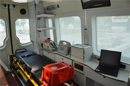 临夏市救护车内部
